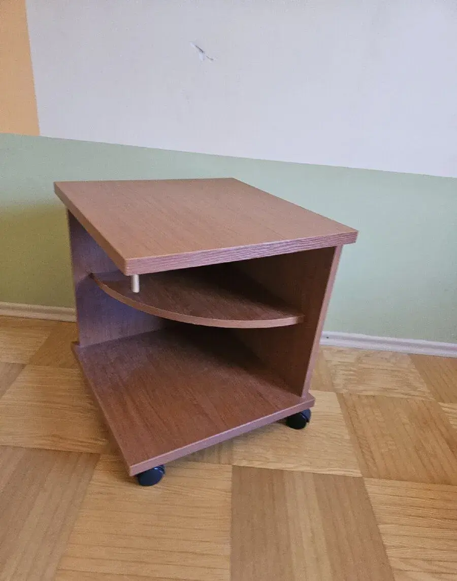Skříňka na kolečkách
