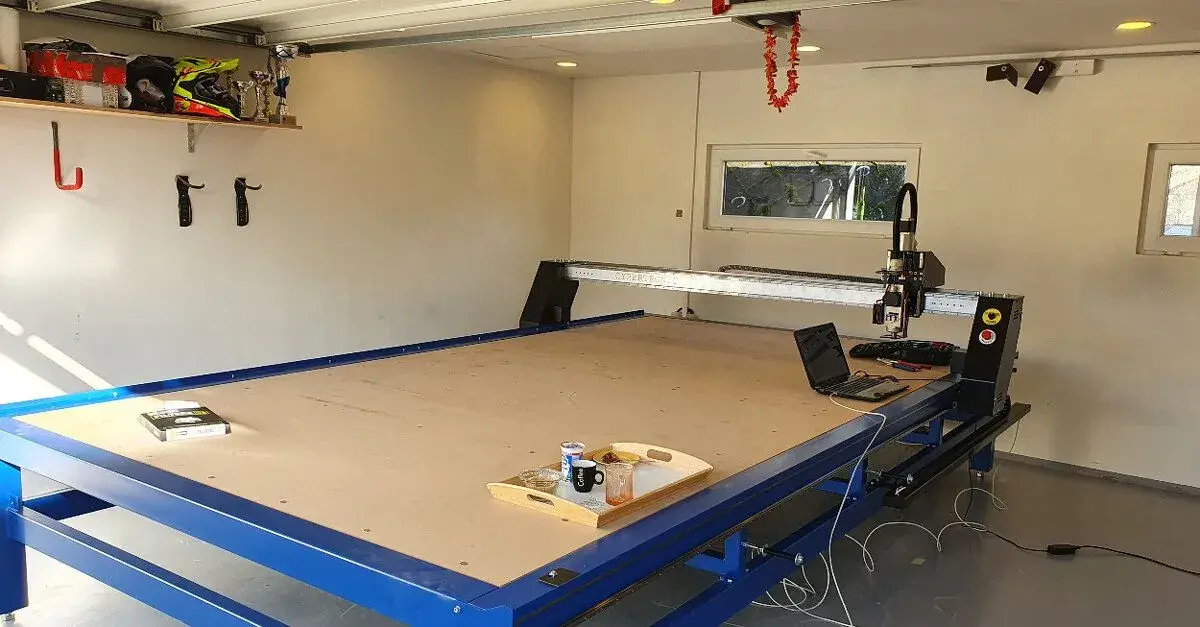 CNC Frezka 2100x3000mm s možností vákuového držení