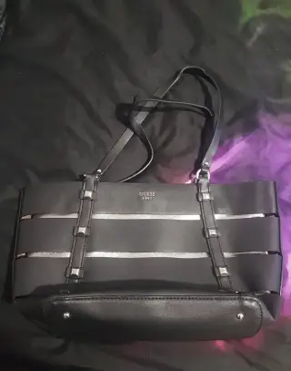 Kabelka Guess
