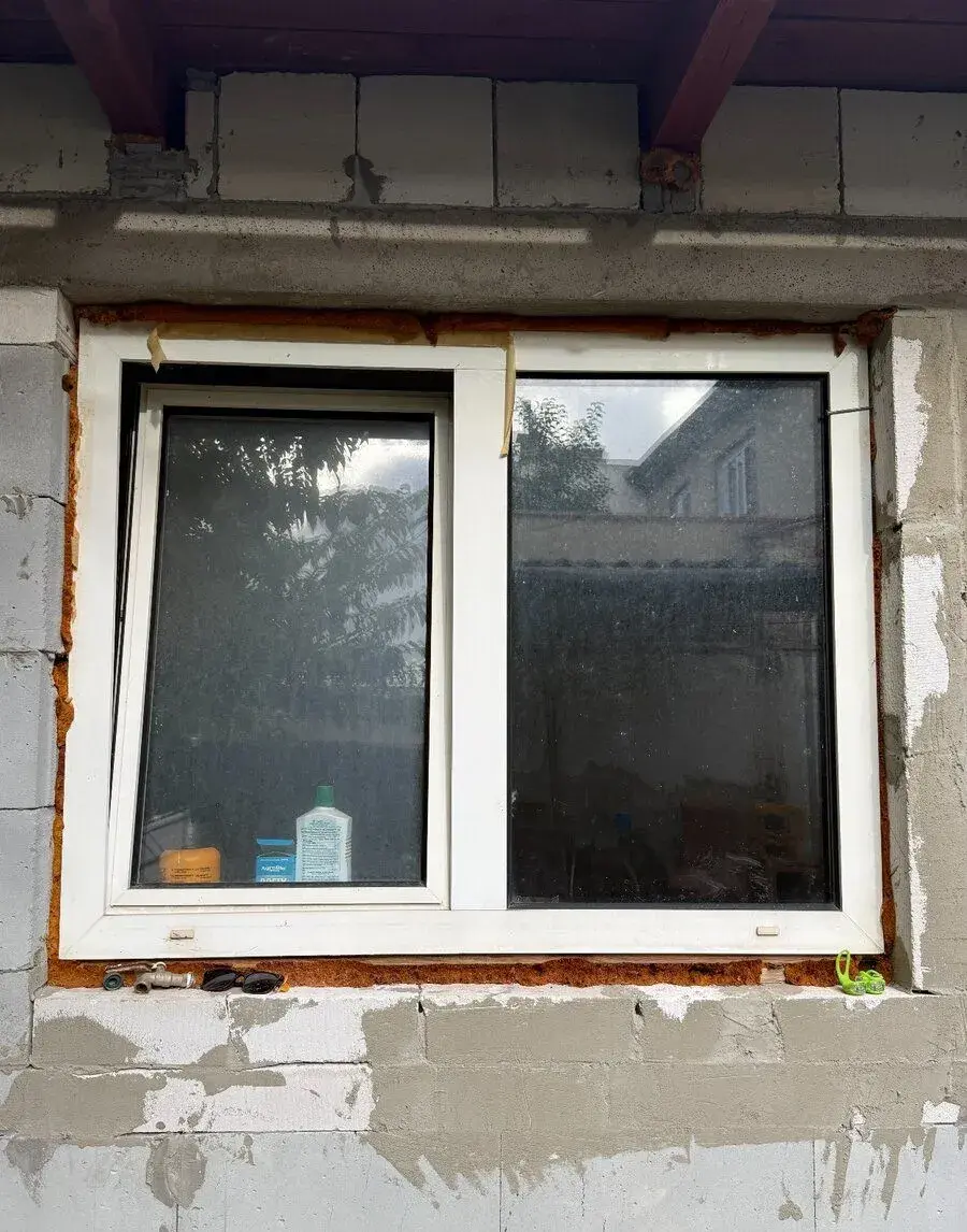 Plastová okna 5 ks + vchodové dveře, stáří 4 roky – Brno
