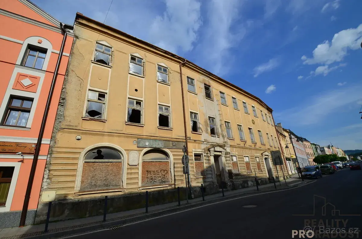 Nemovitost – 2512 m², pozemek 1566 m²