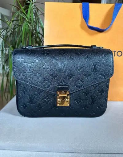 Louis Vuitton Pochette Métis