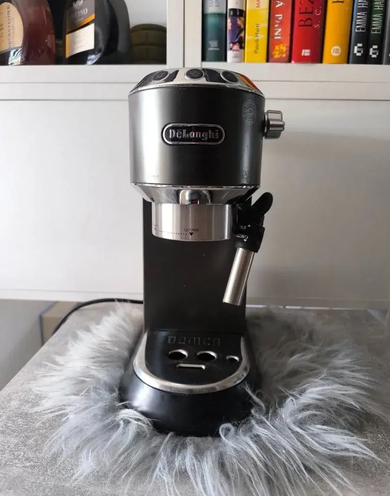 Kávovar Delonghi EC685.BK Dedica Style + přislušenství