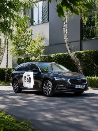 Pronájem auta Škoda Octavia IV Bolt polep
