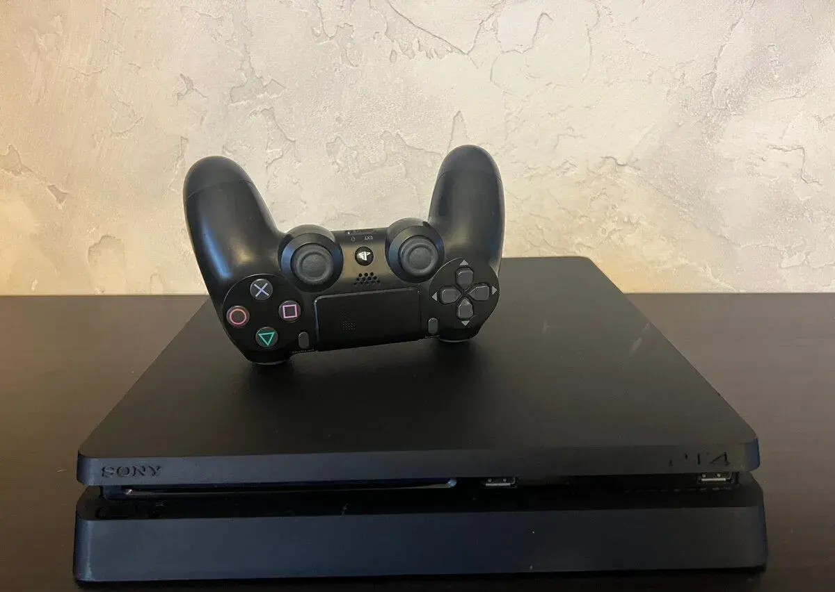 Playstation 4 Slim 500GB+ovladač