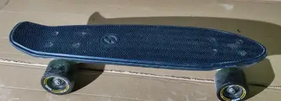 Plastový cruiser / pennyboard