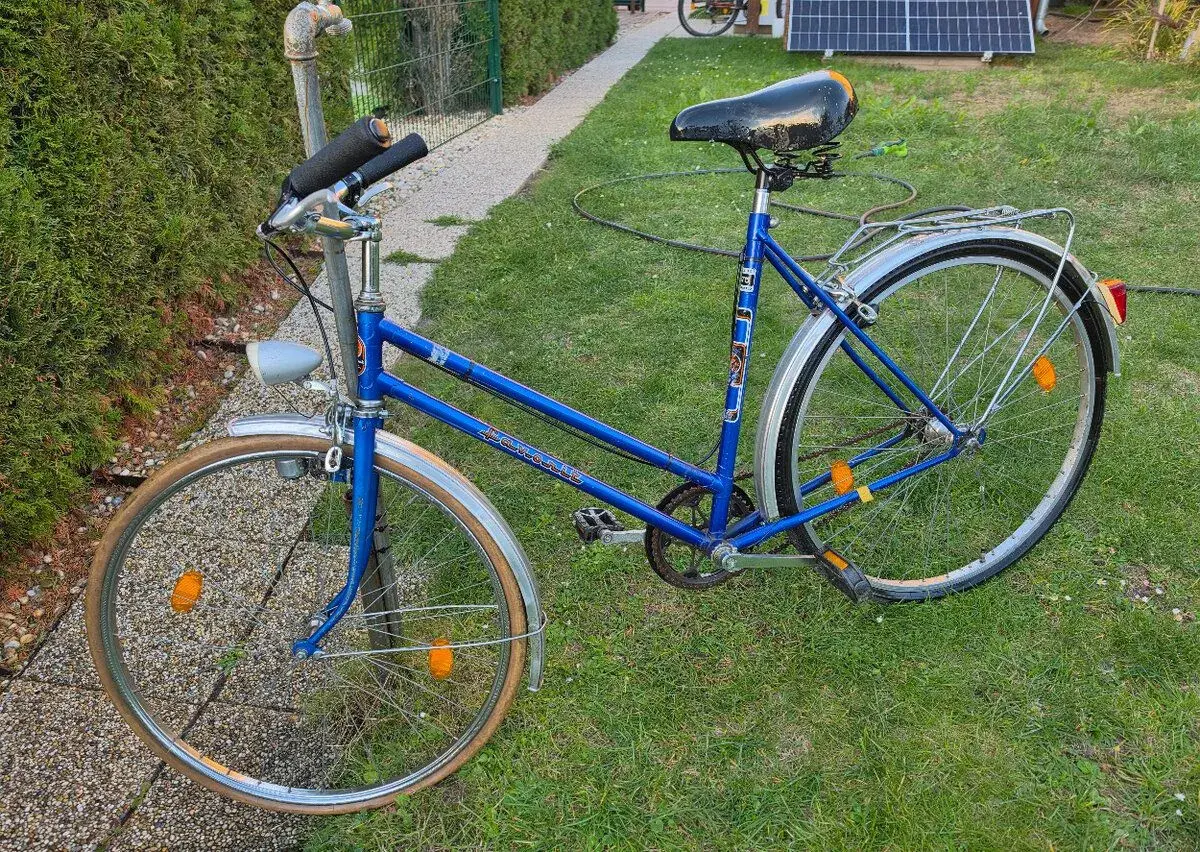 Dámské retro kolo Favorit 28" – modré, nosič, blatníky