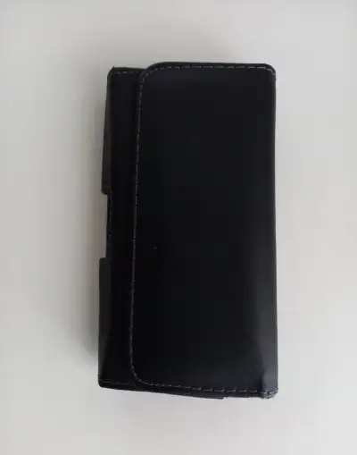 Pouzdro na telefon.