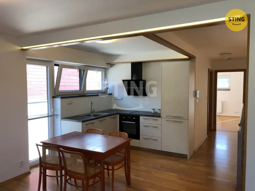 Dlouhodobý pronájem domu 2+kk, 60m2, balkon i zahrád, 136085