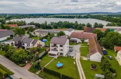 Prodej Rodinných domu a stodoly v Haklových Dvorech
