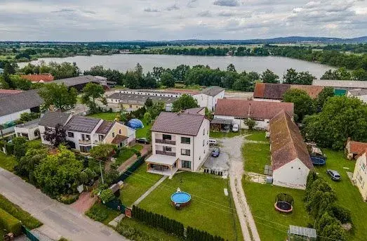 Prodej Rodinných domu a stodoly v Haklových Dvorech