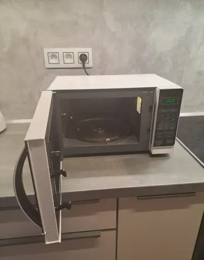 Mikrovlnná trouba SHARP R 642 WW - bílá