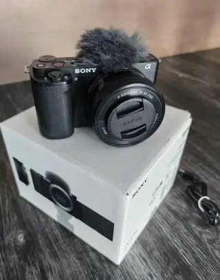 Bezzrcadlovka Sony Alpha ZV-E10 + objektiv