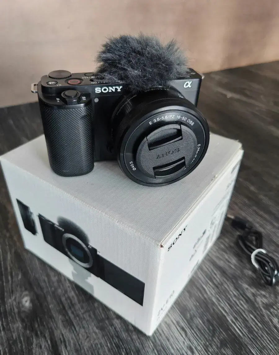 Bezzrcadlovka Sony Alpha ZV-E10 + objektiv