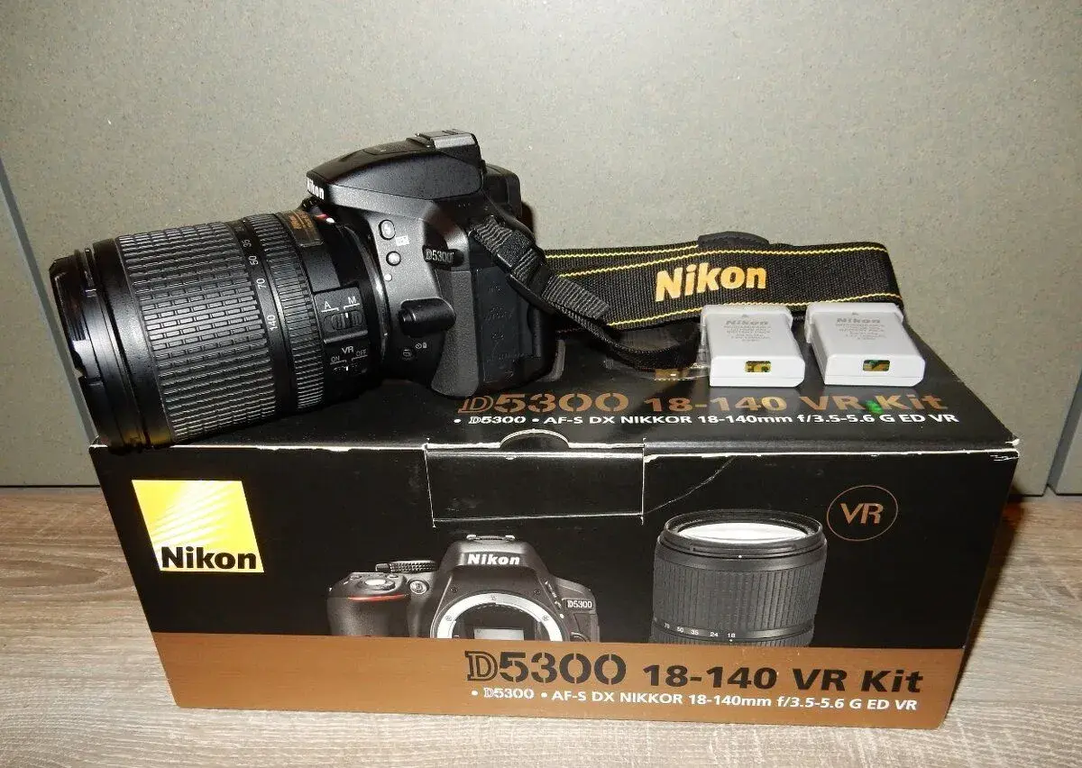 NIKON D 5300