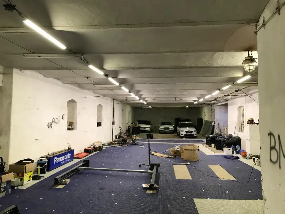 Garáž 80 m2 / Autodilna / sklad / drevodilna