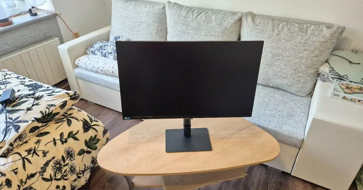 Samsung 27" 4K UHD monitor – IPS, HDMI, DisplayPort, USB –