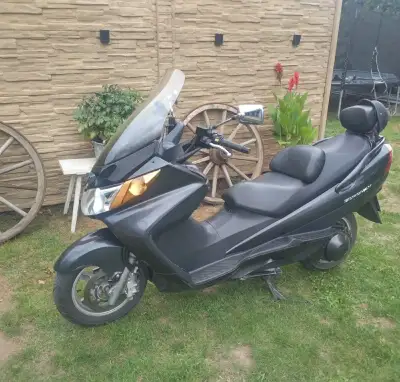 Suzuki Burgman 400 (stříkačka)