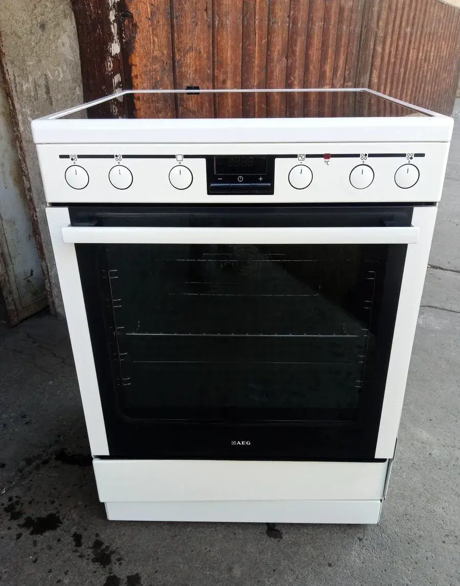 Skolokeramický sporák AEG - 60 cm - málo používaný