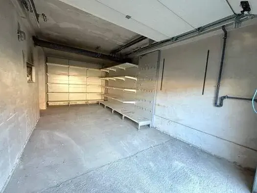 Pronájem větší garáže Praha - 28m² vč.el.220V