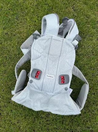 Baby Björn Ergonomické nosítko ONE Silver 3D Mesh