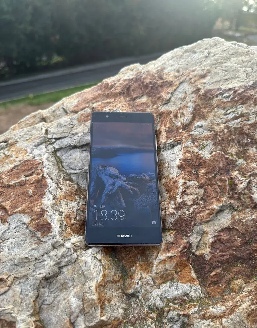 Huawei P9 (model EVA-L19)