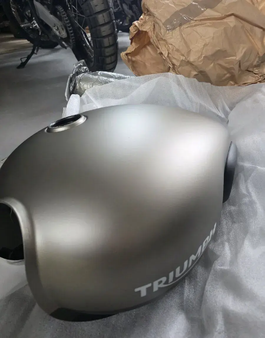 Nádrž triumph scrambler 900 2015+