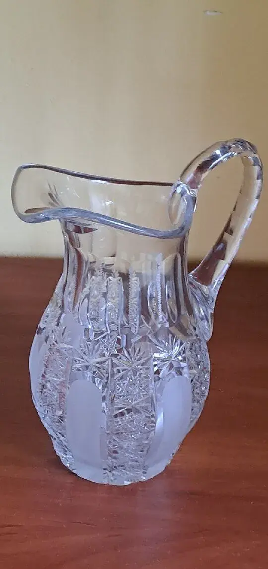 Broušený křišťálový džbán