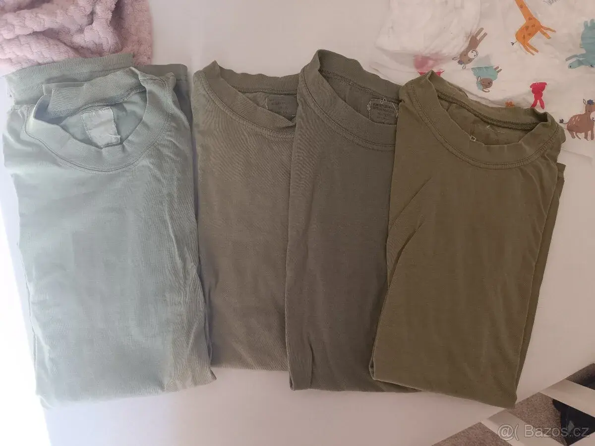 1x nátělník khaki, 3x nátělník khaki letní, 1x triko USMC