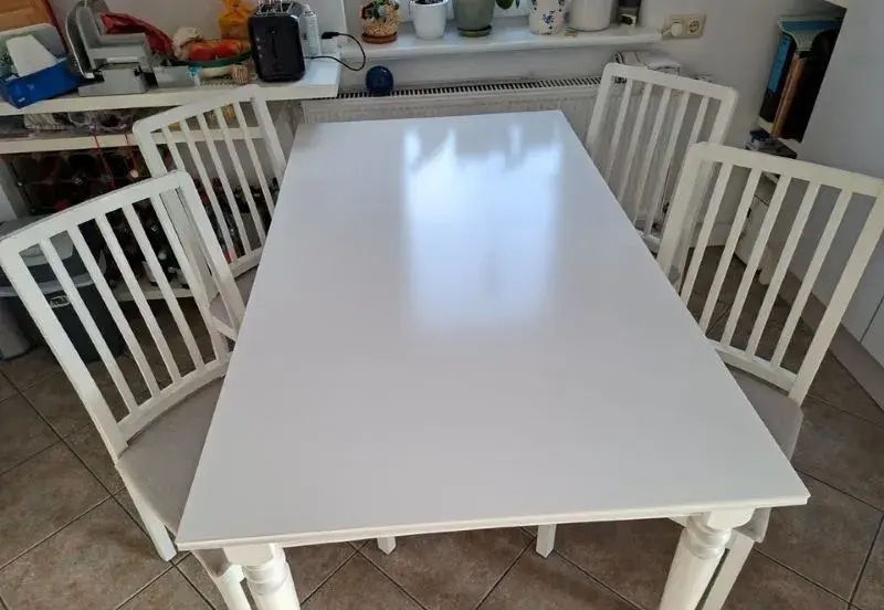 Stůl jídelní rozkládací IKEA a 4 židle, pěkný stav