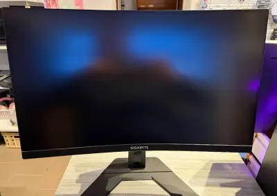 zakřivený herní 27" GIGABYTE G27FC 1ms 165Hz repro USB hub