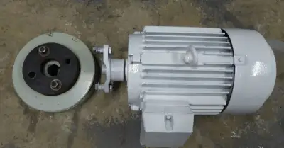 Elektromotor z kompresoru Orlik