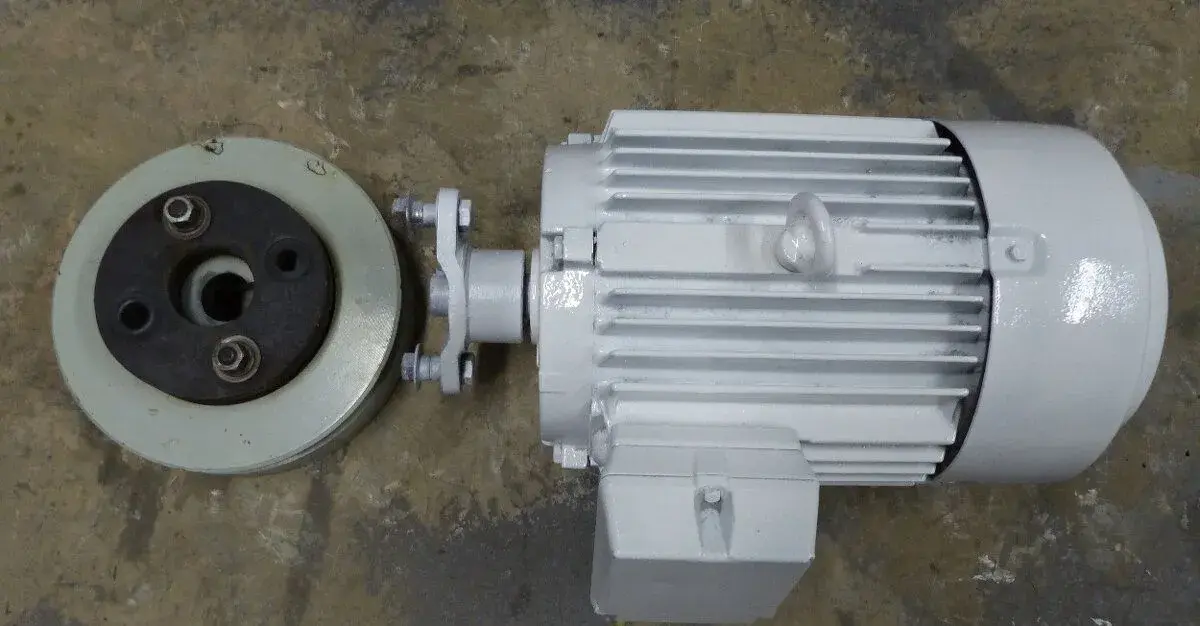 Elektromotor z kompresoru Orlik