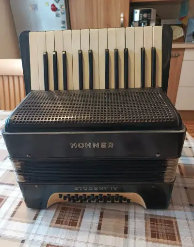 Pianovku-Hohner studentIV