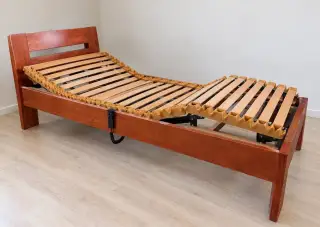 Elektrická polohovací postel Jelínek
