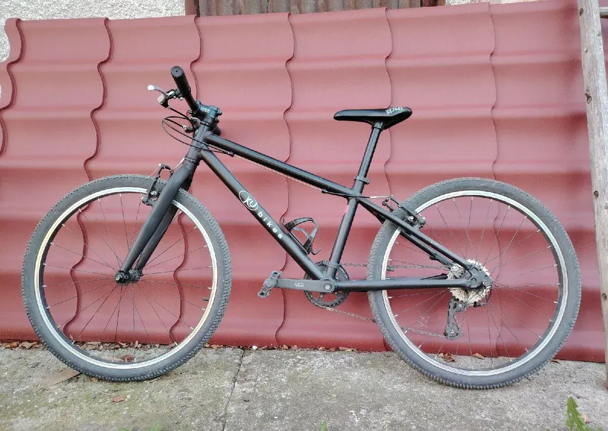 KUbikes 26 MTB, černé provedení, 8 rychlostí