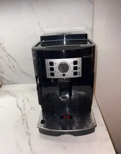 Kávovar Delonghi, Magnifica S