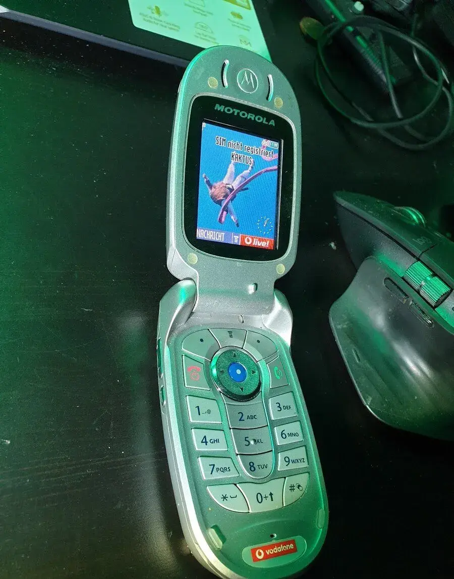 Mobilní telefon Motorola V525