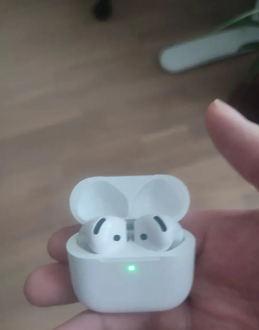 Apple AirPods 4 – plně funkční