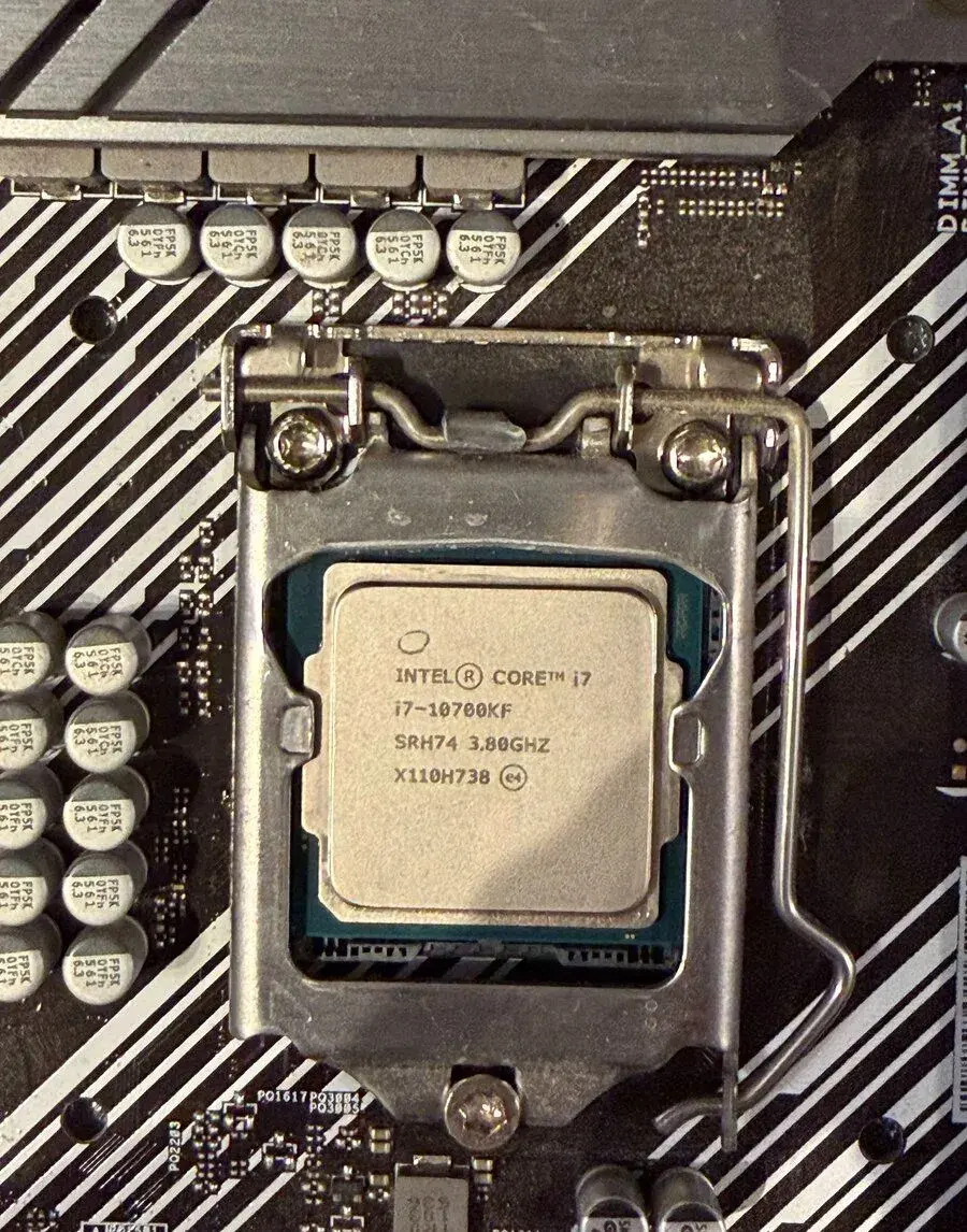 Intel Core i7-10700KF socket 1200 8C/16T až 5,1GHz záruka