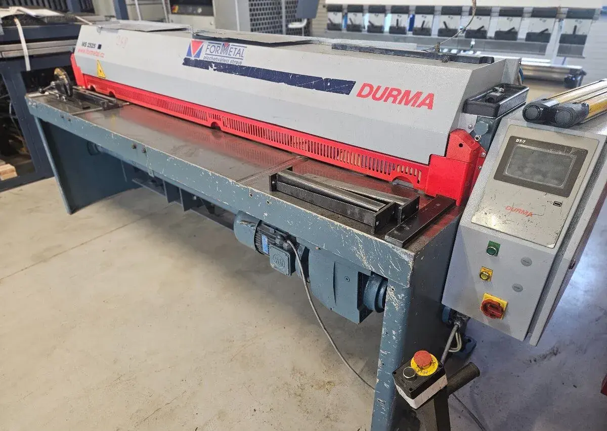 Elektromechanické tabulové nůžky Durma MS 2525