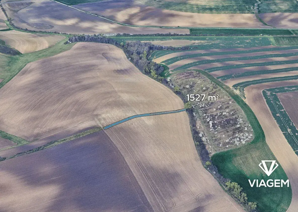 Pole 1 527 m²