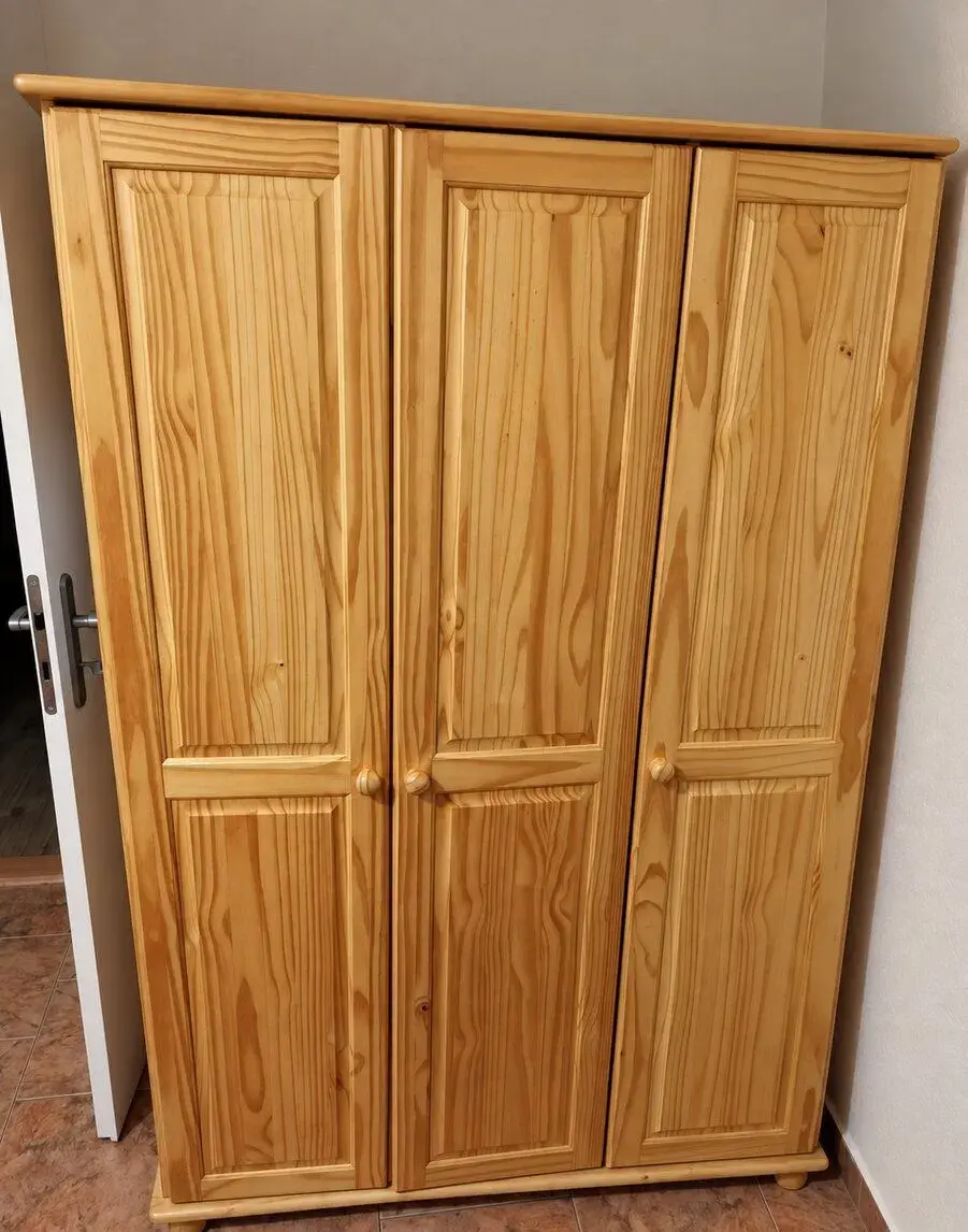 Skříň 3dveřová