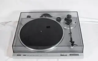 gramofon Yamaha TT 300