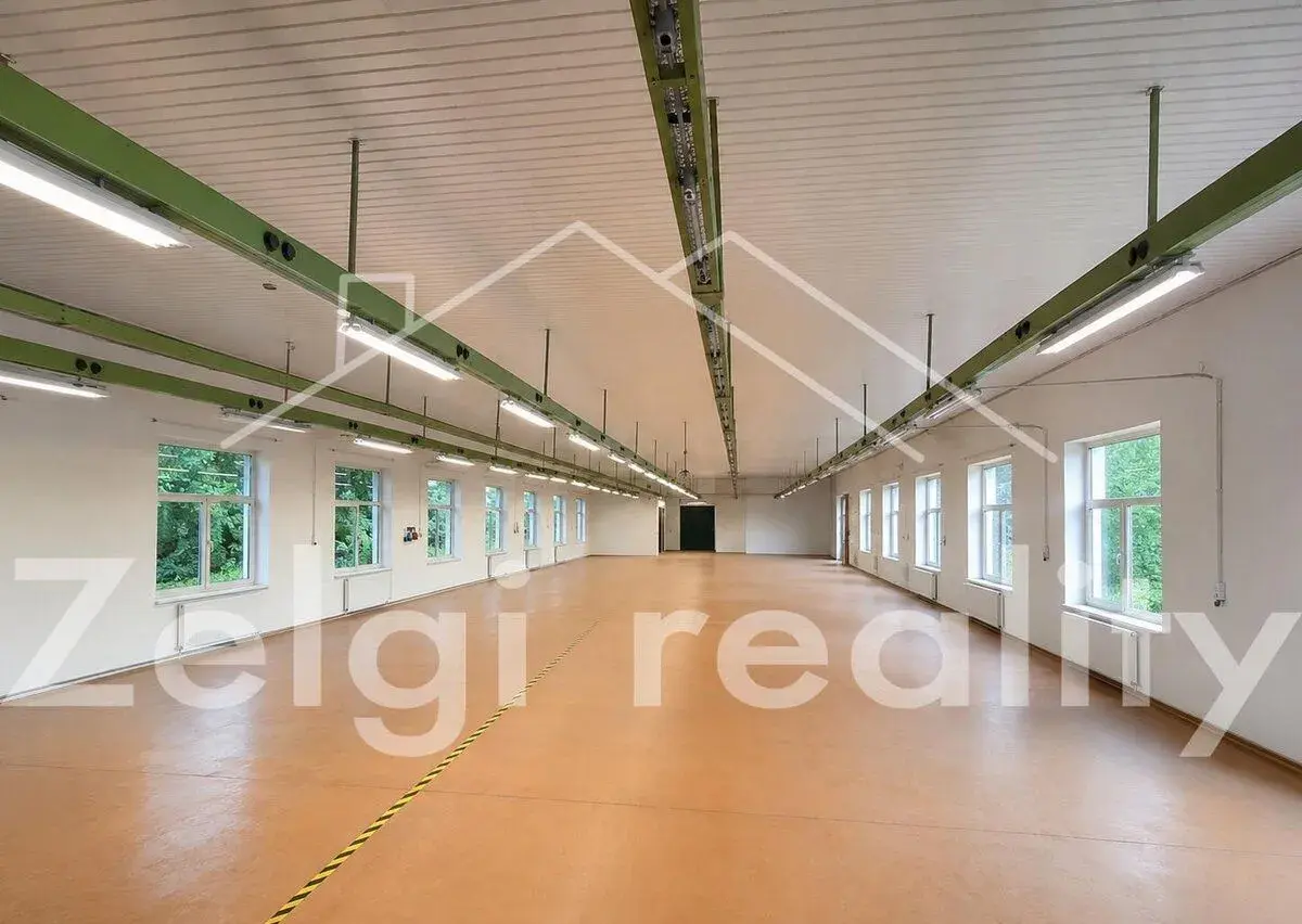 Pronájem 500–700 m² | skladové a výrobní prostory | Strážnic