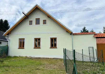 Prodám zrekonstruovanou chalupu 90km od Prahy