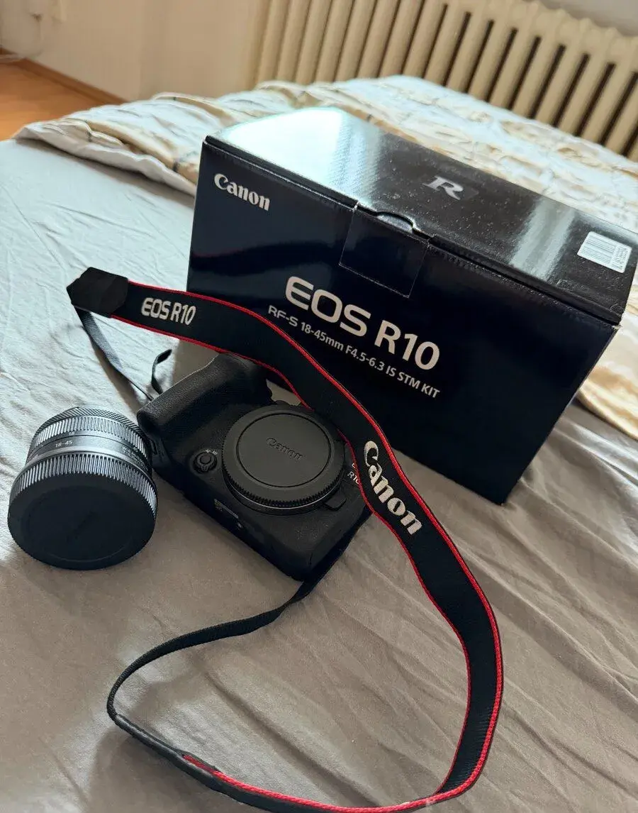 Canon R10 + objektiv RF-S 18-45mm