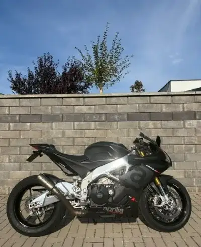 Aprilia RSV4 RR FACTORY