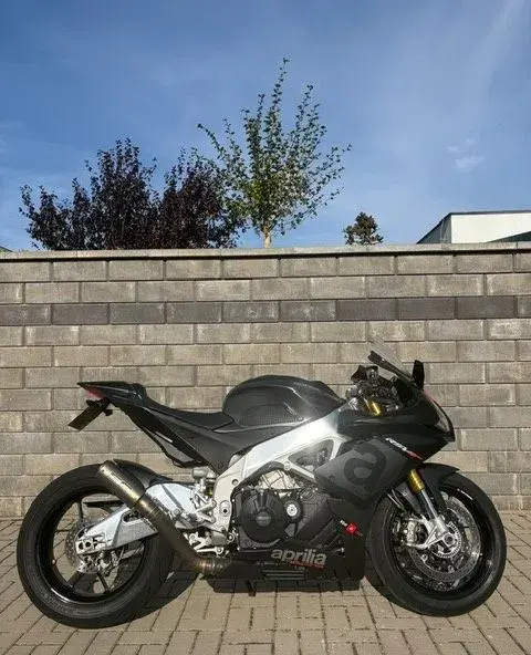 Aprilia RSV4 RR FACTORY