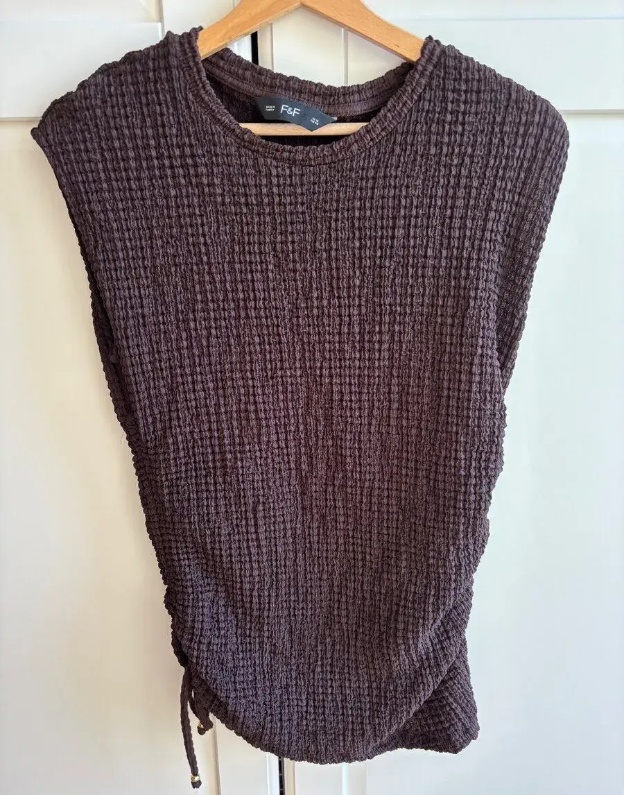 F&F hnědý strukturovaný top, vel. 40